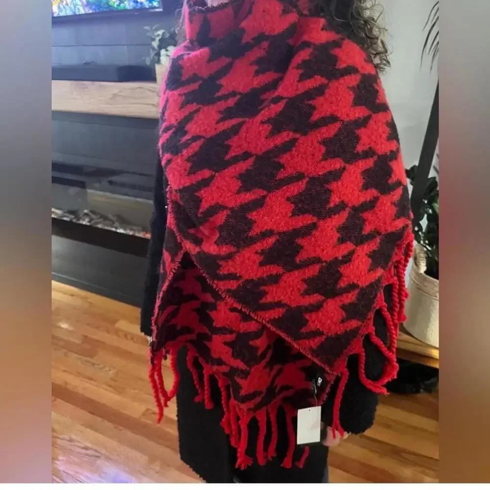 DKNY Women's Oversized Houndstooth Scarf Red/Black